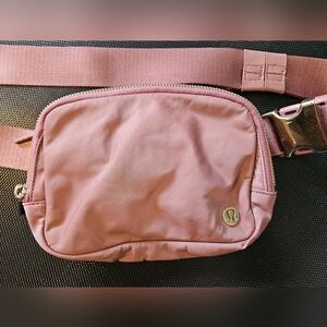 Everywhere Belt Bag - Spiced Chai/Gold